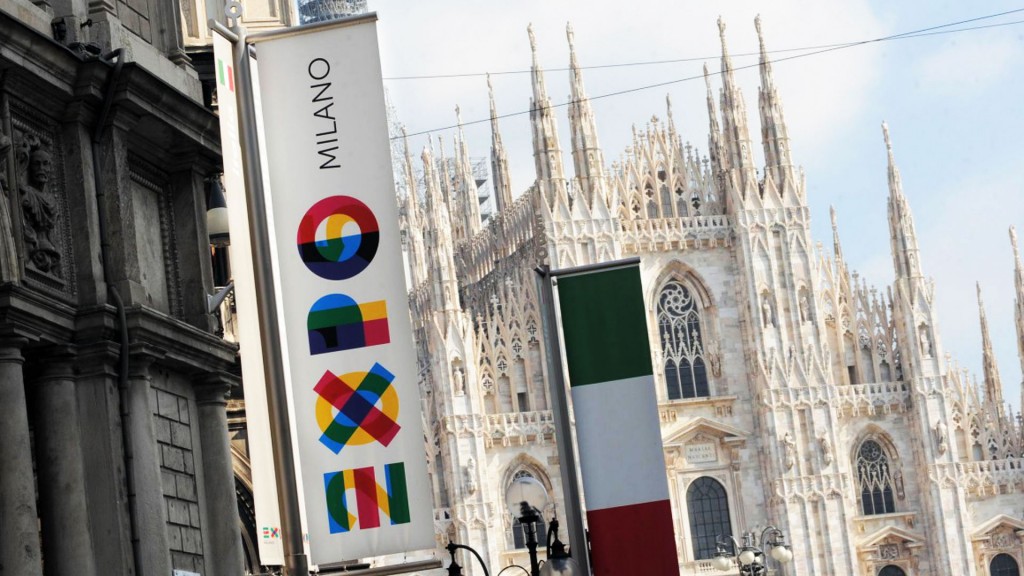 <img src="expo-milan-duomo.jpg" alt="expo flag and duomo milan">